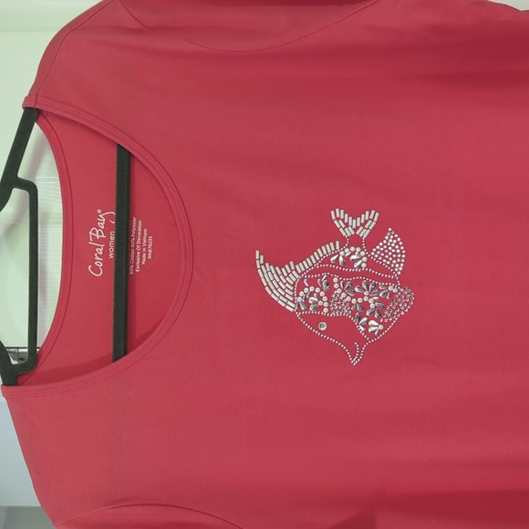 CORAL BAY FISH EMBELLISHED SHORT SLEEVE 1X CORAL COLOR TOP - Picture 2 of 4